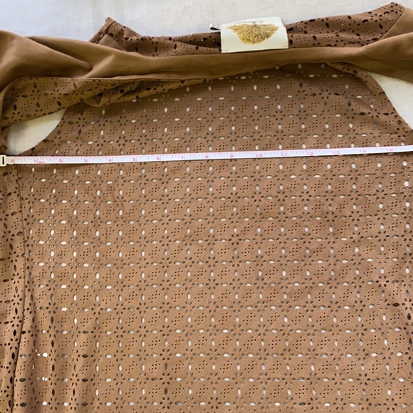 Suede Like Cloth Light Brown Vest - Picture 9 of 10